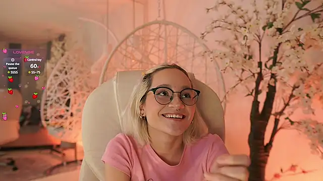 DalahiaRush online show from February 21, 2025, 5:42 pm