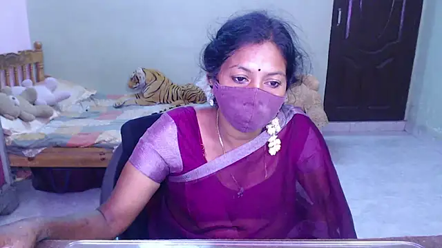 Snapshot of Novapol chatting on July 5, 2026, 6:15 pm Novapol online show from July 5, 2026, 6:15 pm