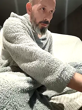 207RCCam online show from February 15, 2026, 10:17 pm