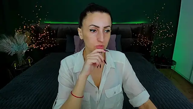 Rebecca Diamond online show from March 6, 2025, 6:41 am