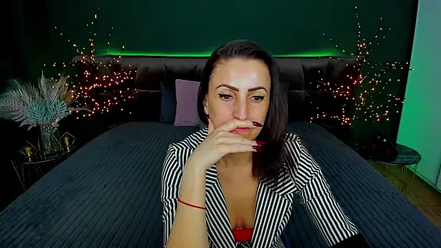 Rebecca Diamond online show from March 16, 2025, 12:33 pm