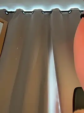 curchez  online show from November 13, 2025, 7:13 pm