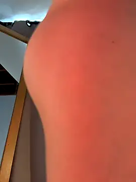 curchez  online show from December 17, 2025, 7:20 pm