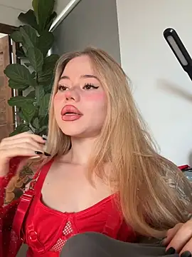 curchez  online show from February 17, 2026, 8:04 pm