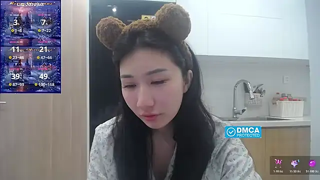 Asiagirll online show from April 18, 2026, 1:37 pm