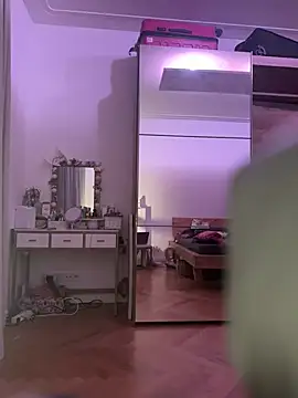 Snapshot of Pia_July_ chatting on February 5, 2026, 5:06 pm Pia July online show from February 5, 2026, 5:06 pm