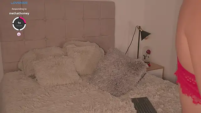 AbellaCroft online show from January 17, 2025, 4:26 pm