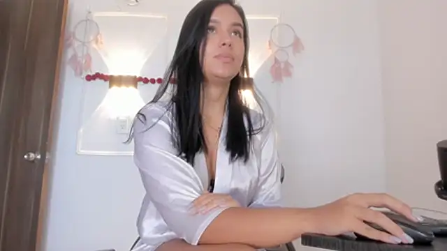 Hanna Risso online show from July 21, 2026, 6:54 pm