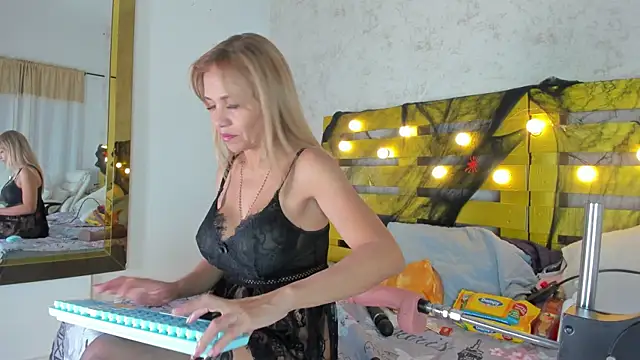 elena mature online show from October 29, 2025, 1:02 pm