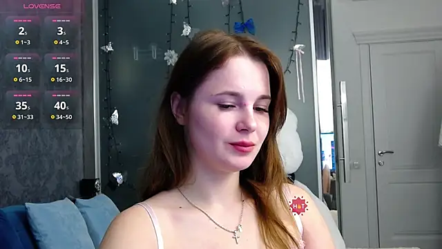 CindyJonson online show from October 4, 2025, 6:06 pm