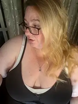 Iceprincess2bad4u online show from February 9, 2026, 6:12 pm