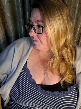 Snapshot of Iceprincess2bad4u chatting on April 30, 2026, 7:09 pm Iceprincess2bad4u online show from April 30, 2026, 7:09 pm