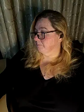 Snapshot of Iceprincess2bad4u chatting on May 12, 2026, 6:16 pm Iceprincess2bad4u online show from May 12, 2026, 6:16 pm