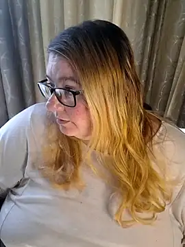 Snapshot of Iceprincess2bad4u chatting on June 14, 2026, 5:53 am Iceprincess2bad4u online show from June 14, 2026, 5:53 am