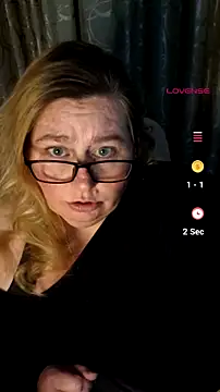 Snapshot of Iceprincess2bad4u chatting on July 3, 2026, 6:36 pm Iceprincess2bad4u online show from July 3, 2026, 6:36 pm