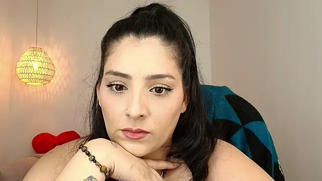 YummyAnna  online show from November 14, 2025, 5:11 pm