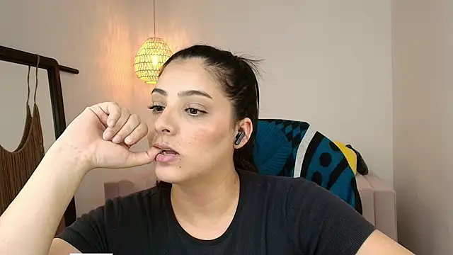 YummyAnna  online show from February 10, 2026, 8:13 pm