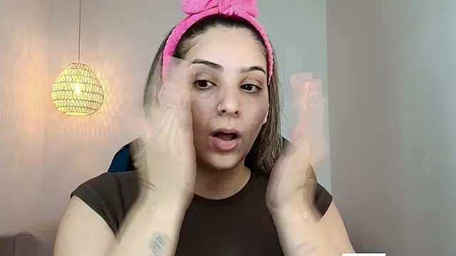 YummyAnna  online show from June 18, 2026, 4:33 pm