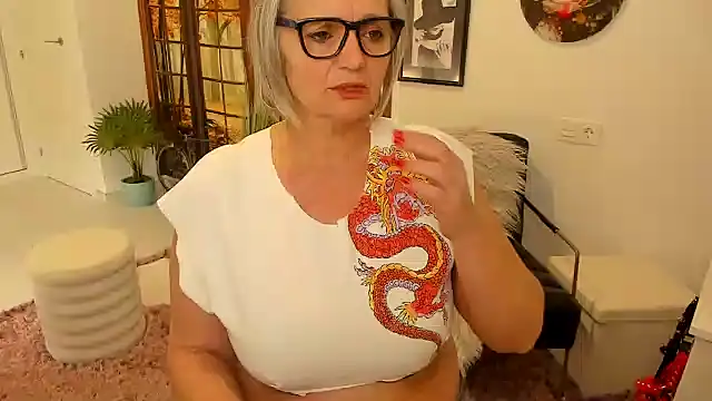 Snapshot of Milf-Ella chatting on February 24, 2025, 3:31 pm Milf-Ella online show from February 24, 2025, 3:31 pm