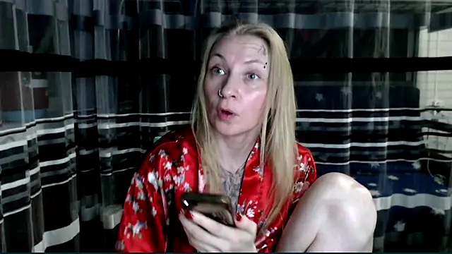 cold lollipop online show from November 12, 2025, 5:57 pm