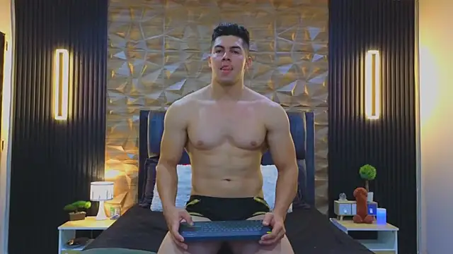 Snapshot of FelipeAndMarcello3 chatting on January 29, 2025, 10:01 pm FelipeAndMarcello3 online show from January 29, 2025, 10:01 pm