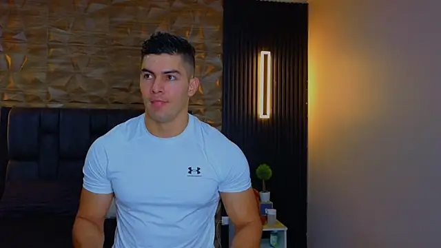 Snapshot of FelipeAndMarcello3 chatting on February 19, 2025, 11:14 pm FelipeAndMarcello3 online show from February 19, 2025, 11:14 pm