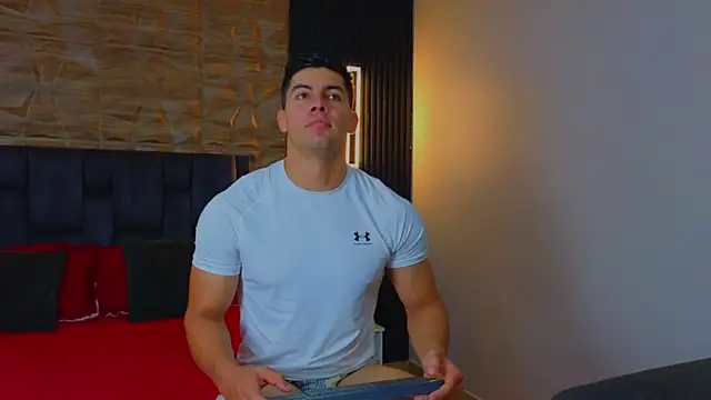 Snapshot of FelipeAndMarcello3 chatting on March 14, 2025, 7:01 pm FelipeAndMarcello3 online show from March 14, 2025, 7:01 pm