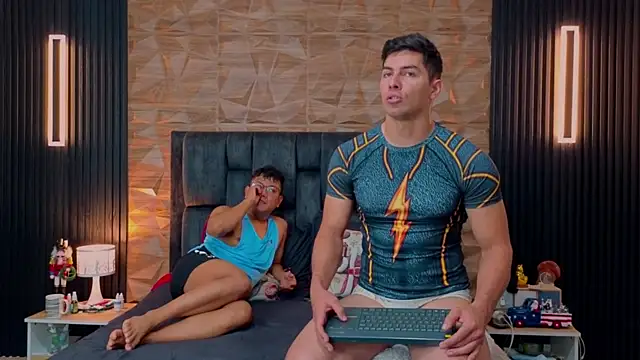 Snapshot of FelipeAndMarcello3 chatting on November 19, 2025, 3:12 pm FelipeAndMarcello3 online show from November 19, 2025, 3:12 pm