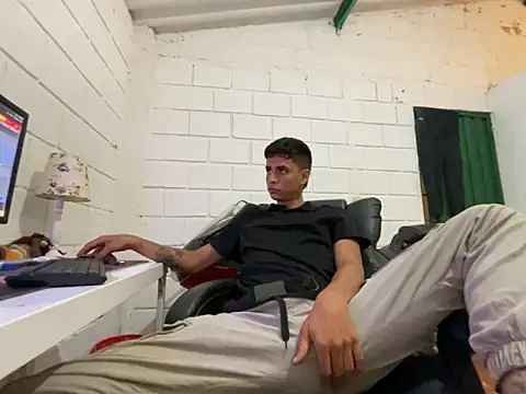 Max TheHorseDick online show from October 3, 2025, 12:40 am