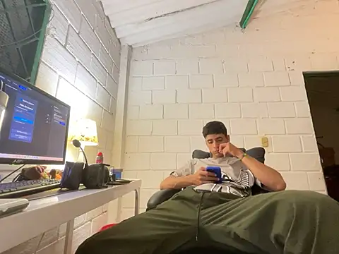 Max TheHorseDick online show from November 4, 2025, 3:27 am