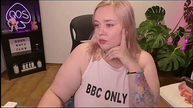 Snapshot of MargotGrey chatting on July 5, 2026, 10:44 am MargotGrey online show from July 5, 2026, 10:44 am