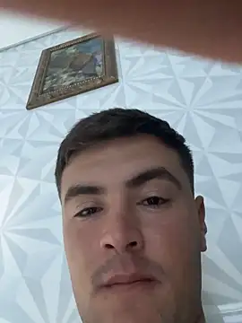 urielpereira online show from April 5, 2026, 8:06 pm