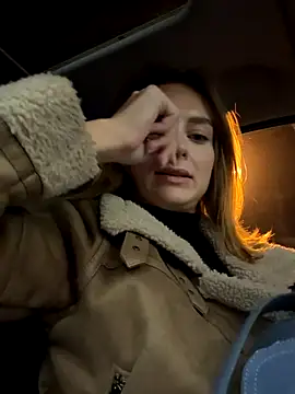 -AngelAri- online show from October 1, 2025, 6:03 pm