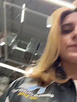 -AngelAri- online show from October 4, 2025, 9:02 pm