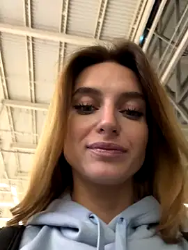 -AngelAri- online show from October 15, 2025, 9:04 pm