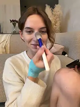 -AngelAri- online show from December 5, 2025, 9:29 am