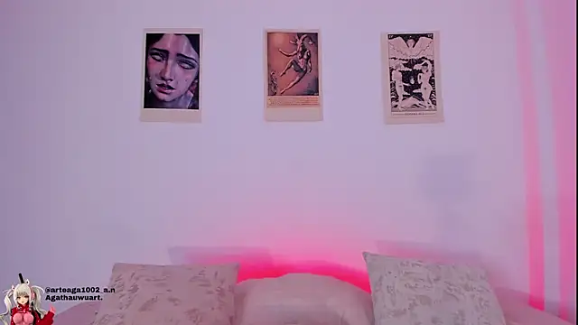 Moonlight1002 online show from November 12, 2025, 9:42 am