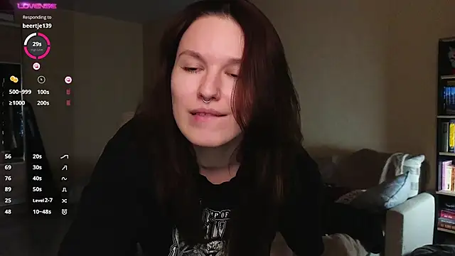 Snapshot of Val_lava chatting on May 18, 2026, 8:25 pm Val lava online show from May 18, 2026, 8:25 pm