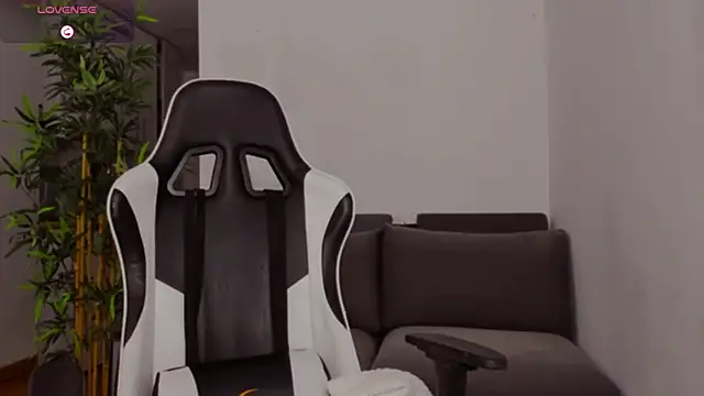 Jaylee Krys online show from October 15, 2025, 5:02 pm