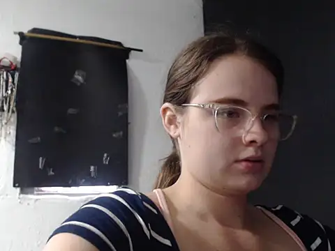 HellenMiyer1111 online show from December 5, 2025, 5:53 pm