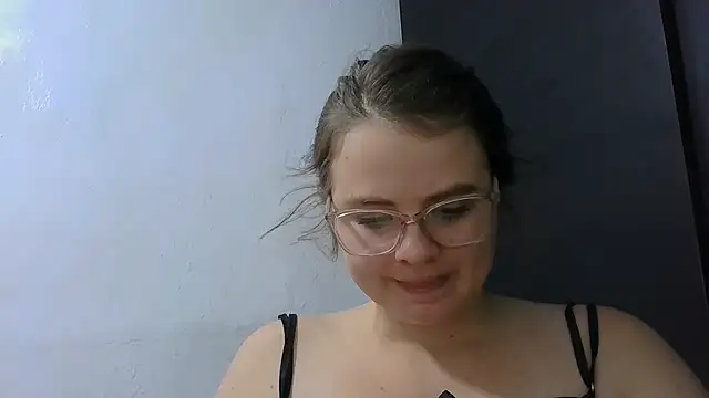 HellenMiyer1111 online show from July 4, 2026, 2:56 pm