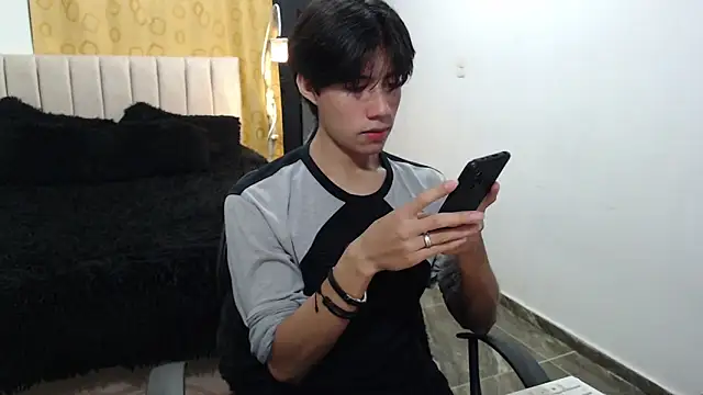 Elio-cam online show from March 18, 2025, 2:58 am