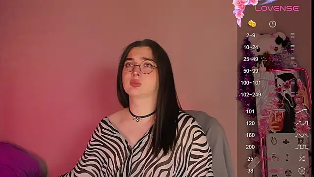 YsabellViveris online show from January 8, 2025, 6:52 pm