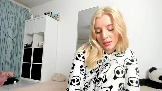 KenzieDawton online show from November 26, 2025, 4:46 am