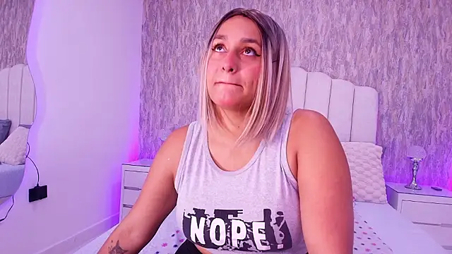 raven lilith  online show from March 5, 2026, 3:13 am