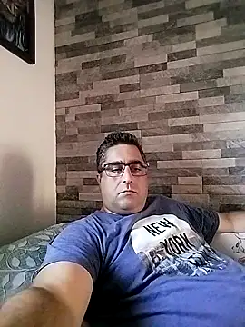 ADRIAN ADI40 online show from May 5, 2026, 6:32 am