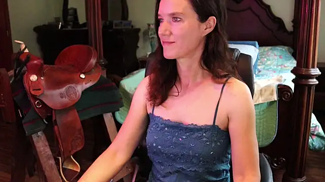 thornburyrose online show from November 20, 2025, 7:02 pm