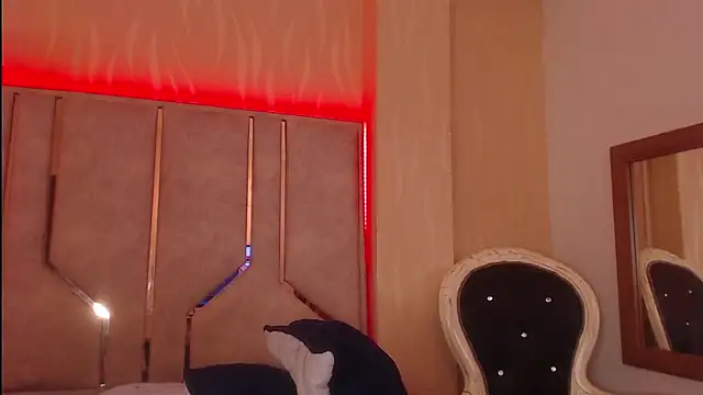 Snapshot of ChantalPetit chatting on October 1, 2025, 7:42 pm ChantalPetit online show from October 1, 2025, 7:42 pm