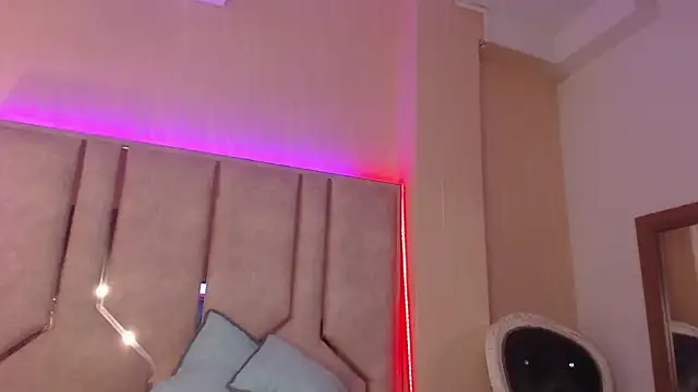 Snapshot of ChantalPetit chatting on February 7, 2026, 3:05 pm ChantalPetit online show from February 7, 2026, 3:05 pm