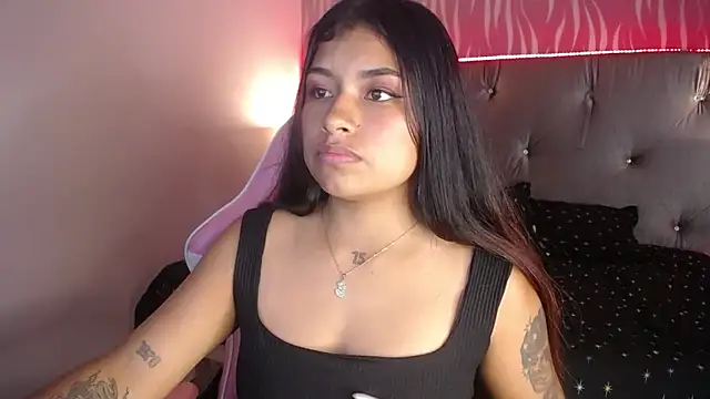 Snapshot of ChantalPetit chatting on March 4, 2026, 6:14 pm ChantalPetit online show from March 4, 2026, 6:14 pm